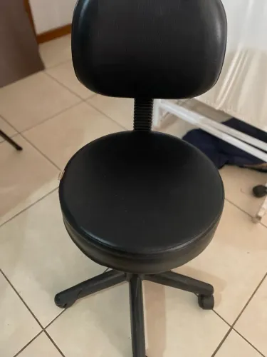 Cadeira Mocho Encosto Alto Giratória Couríssimo Preto