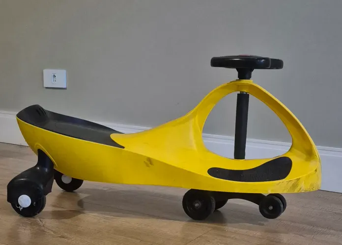 Carrinho PlasmaCar Swing Car Gira Car Amarelo 