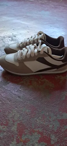 Vendo tênis tamanho 35 valor 90 entrego terminal Carapina ou shopping Mestre Álvaro