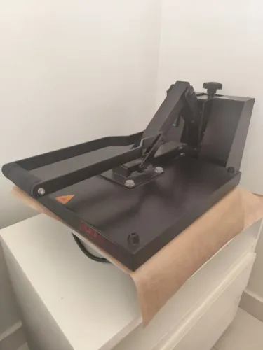 Vendo Prensa Térmica semi-nova 
