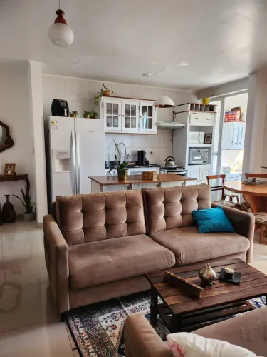 Apartamento com sacada.