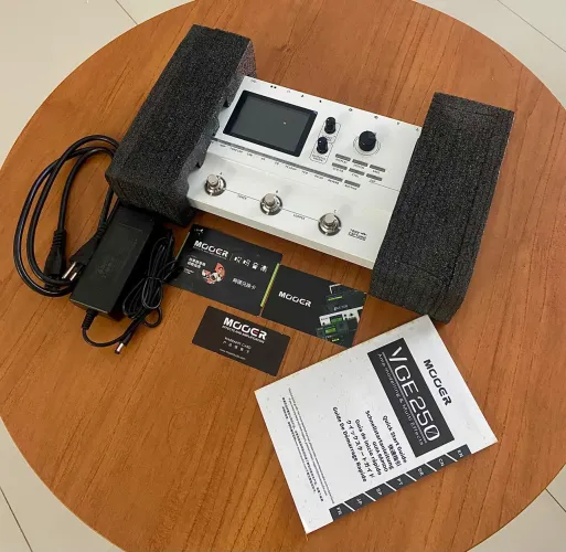 Pedaleira Mooer ge250 top
