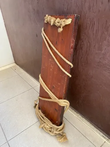 balanço de madeira