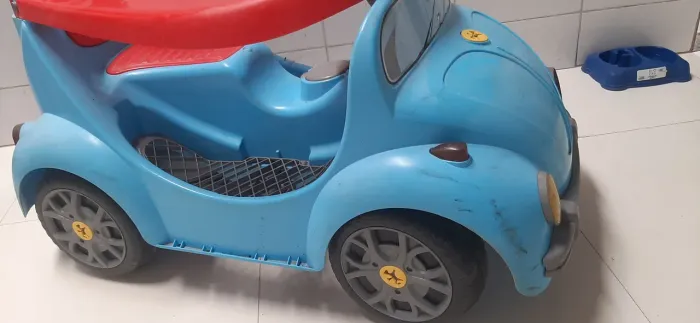 A venda carrinho de passeio é pedal calesita fouks azul