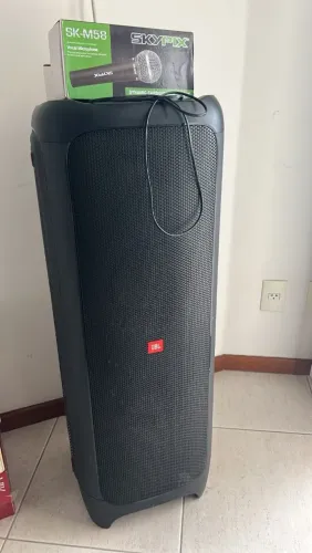 Vende-se caixa JBL 1000 com 2 microfones