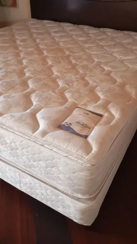 Cama box king completa Sealy top