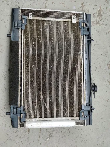 Radiador condensador Toyota Yaris 