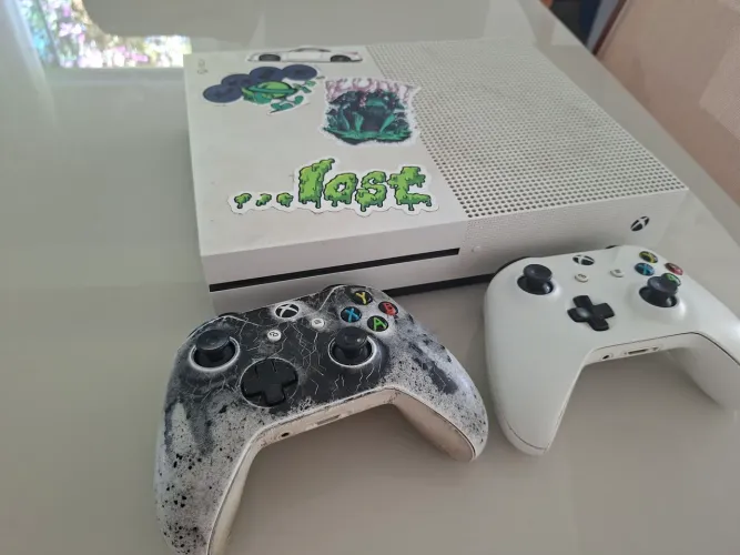 Xbox one s com conta junto