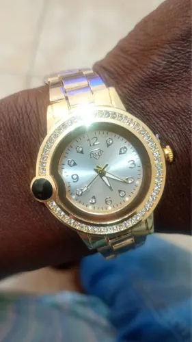 Relógio Feminino Dourado Primeira linha