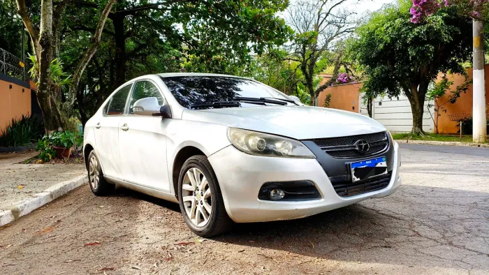 JAC J5 Sedan 1.5 16V 4P Mec. 2013