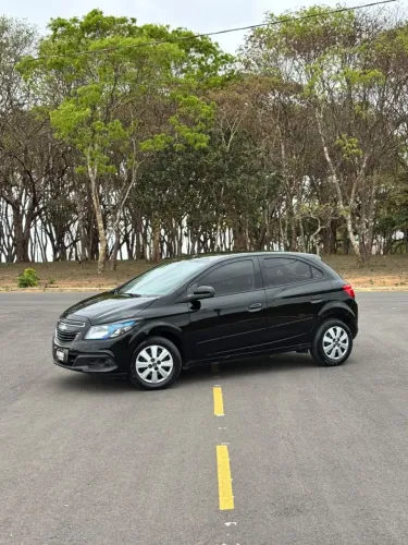 Chevrolet Onix Hatch LT 1.4 8V Flex Power Mec. 4P 2015