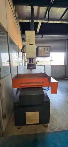 Máquina de erosão a fio