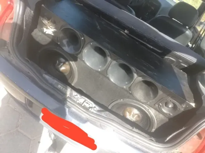 Som automotivo forte