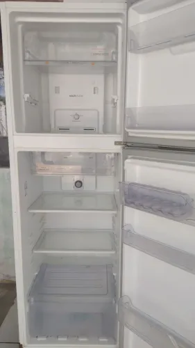 Geladeira muito nova sem Defeito