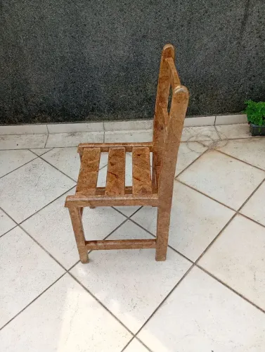 Cadeira artesanal com filtro de café, peça única. Madeira macissa.