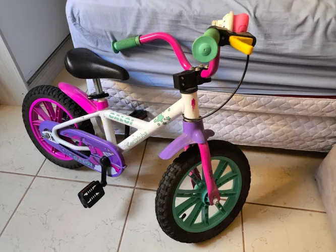 Bicicleta infantil Caloi Cecezinha com rodinhas