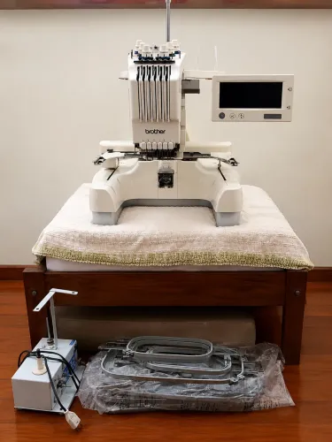 Máquina de Bordado Profissional Brother PR-620 - 6 Agulhas + Acessórios