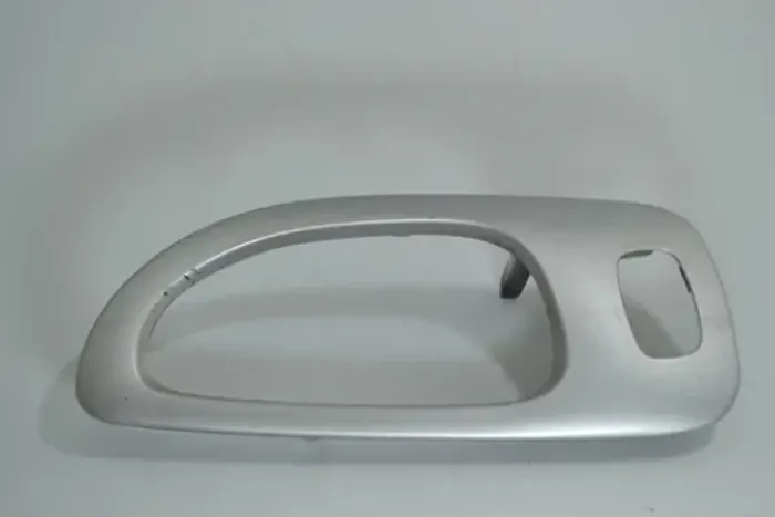 Moldura Maçaneta Traseira Lado Direito Peugeot 307 2006 2007 Traseira