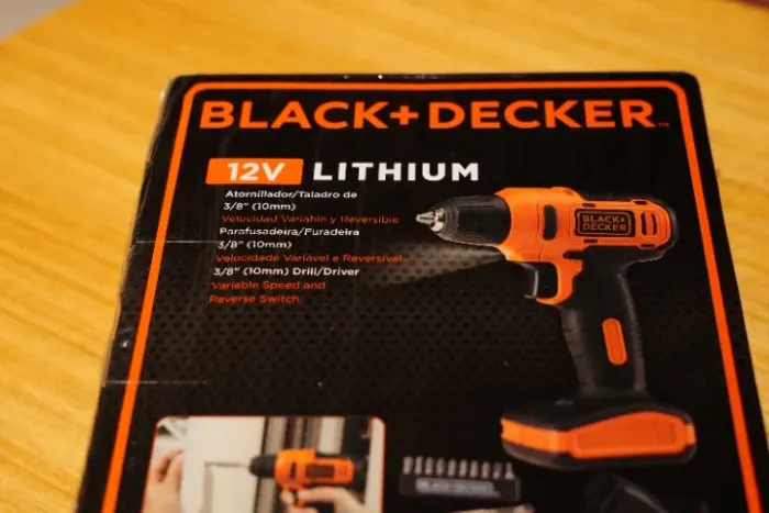 BLACK+DECKER Furadeira e Parafusadeira 3/8" LD12S e 13 Acessórios (Nova)