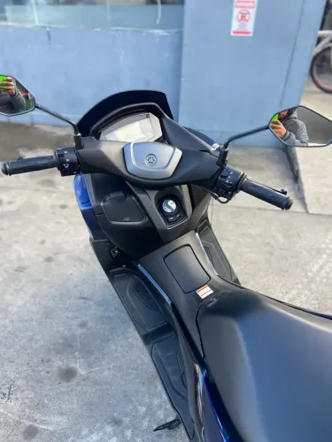 Nmax 2021 com 21mil km pouco usada