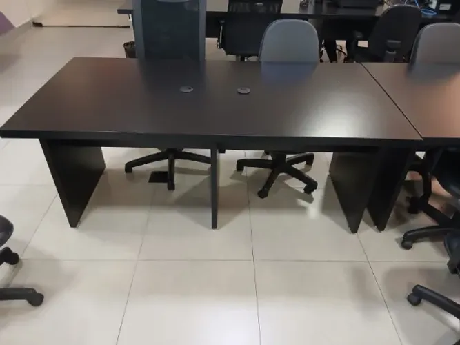 Mesa de escritório de madeira