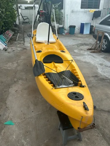 Vende-se Caíque Dois Lugares com capota