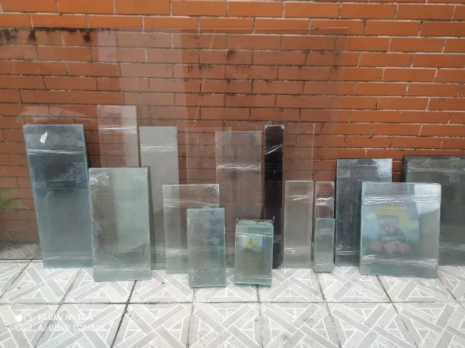 DOAÇÃO DE VIDROS PARA VITRINES
