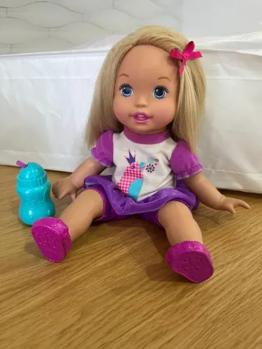 Boneca Little Mommy que fala com acessórios
