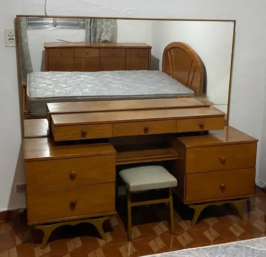 Penteadeira Vintage Linda de Madeira Maciça