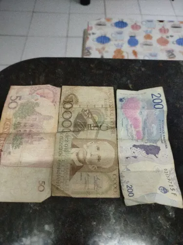 Três notas antigas