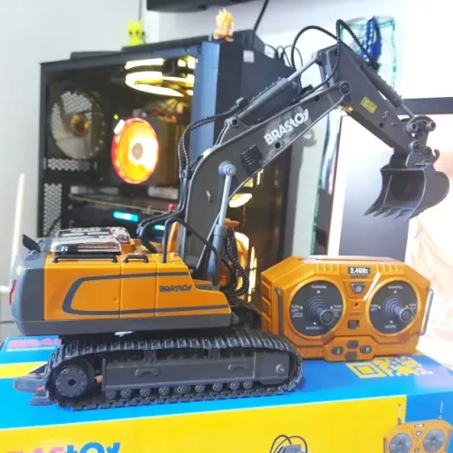 Brinquedo Escavadeira de Controle Remoto 11 canais NOVO NA CAIXA