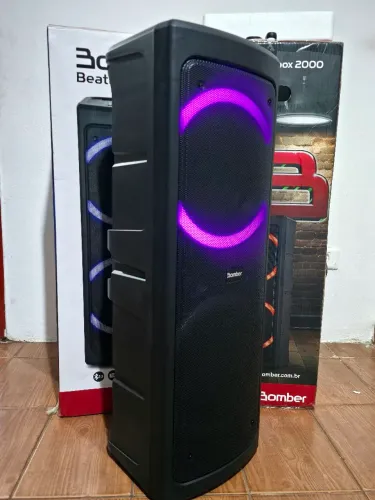 Caixa de Som Amplificada Bomber Beatbox 2000 Bluetooth P2 Com LEDs Portátil Para Festa