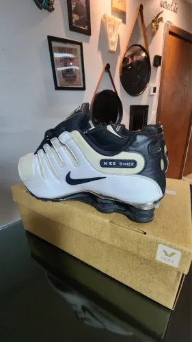 Nike Shoks 43