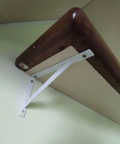 Prateleiras de parede com acabamento amadeirado + 8 suportes