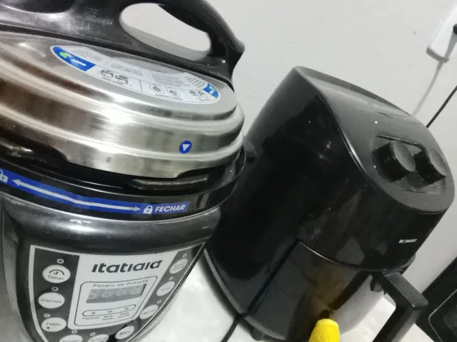 Air fryer e panela de pressão