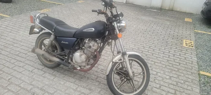 Moto Intruder 125 _ SUZUKI