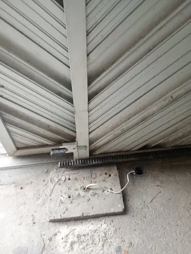 TROCA DE ROLDANAS E GUIAS DE PORTÃO ELETRÔNICO E CONTROLES REMOTOS 