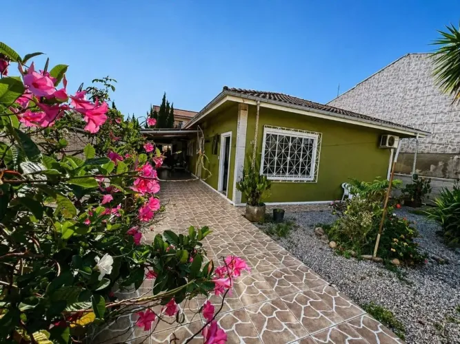 Casa com 3 dormitórios à venda, 80 m² por R$ 675.000,00 - Guarda do Cubatão - Palhoça/SC