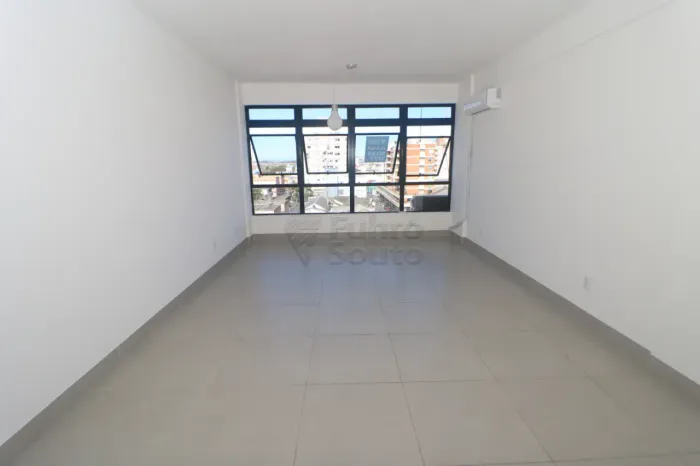 Sala Comercial no Centro Profissional Montgris Ampla e Bem Localizada