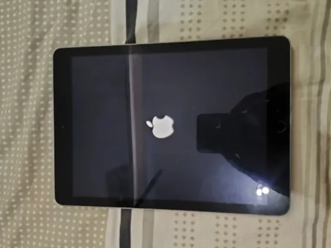 Apple iPad 5ª Geração 32GB Tela Retina 9,7 Polegadas