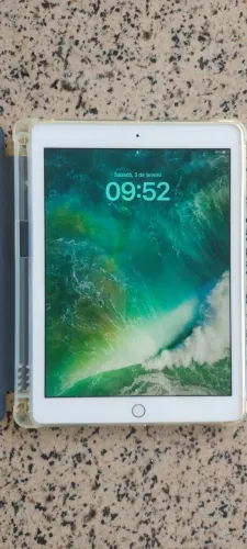 Apple iPad A1822 5ª geração, 128gb, carregador e cabo originais, acessórios e adaptadores.