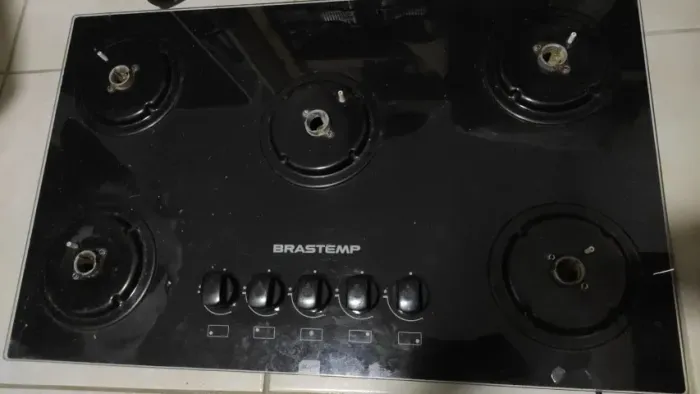 Cooktop a Gás 5 Bocas Brastemp Ative! Modelo BDD76AE usado com mesa vidro temperado