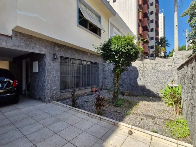 Casa com 4 Quartos à Venda na Aparecida  245 m², Edícula e a 3 Quadras da Praia