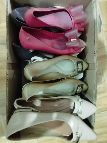 Lote de 15 Pares de sapatos femininos seminovos