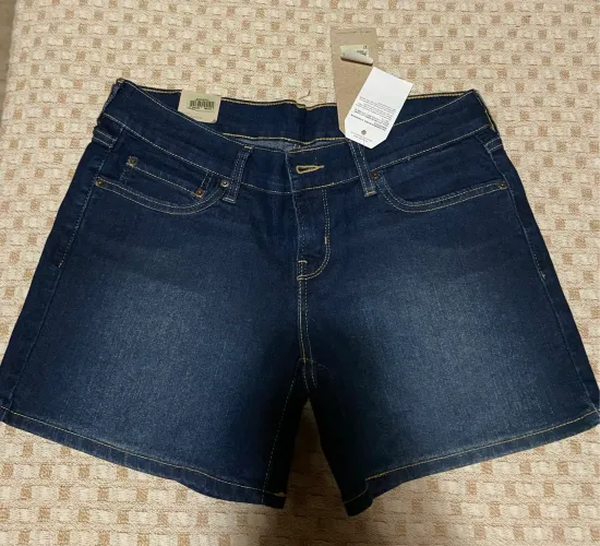 Short Levis