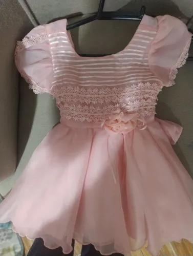 Vestido rosa com detalhes 