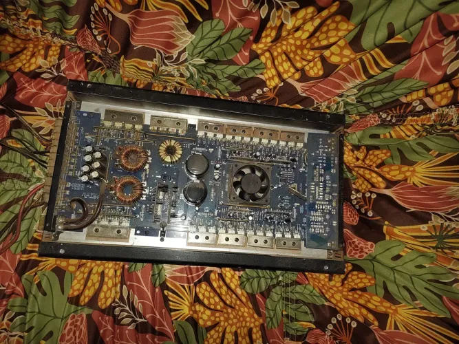 Power one de 2400 funcionando perfeitamente ótimo pra quem procura potência e qualidade   