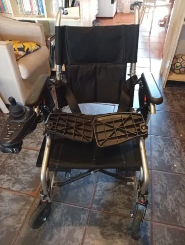 Cadeira de Rodas Motorizada Elétrica Winner.Med W208 - Dobrável