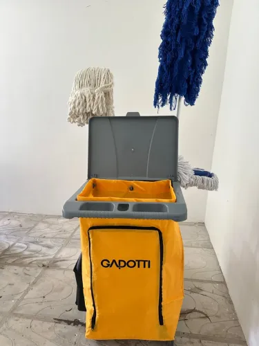 Carrinho completo de limpeza profissional