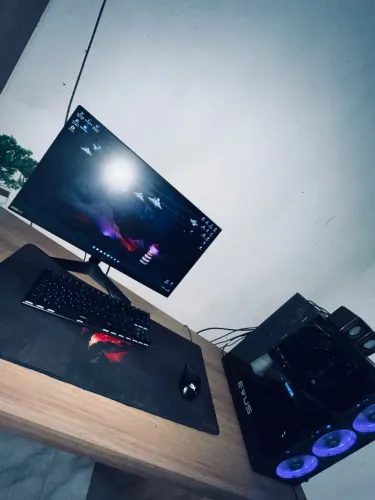 PC GAMER COMPLETO | RX 7600 8GB + R5 5600GT + 16GB + 180Hz + Fonte 650W 80 Plus Gold